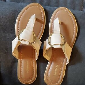 Liz Claiborne Cream Thong Sandals with Decorative Buckle